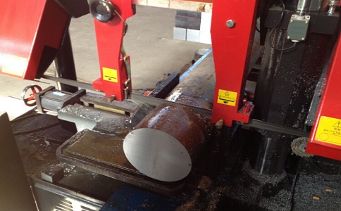 蒋湖农场卧式带锯床加工时出现明显振荡如何排查？