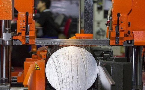 蒋湖农场立式金属带锯床切削出现跑带故障解决方法！